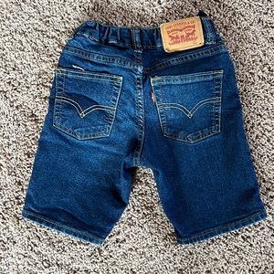 Boys size 5 Levi’s 511 Slim jean shorts